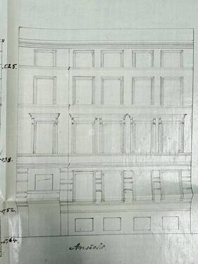 Die Strassenansicht Vorderhaus - 5 Zimmer Etagenwohnung zum Kaufen in Schwerin