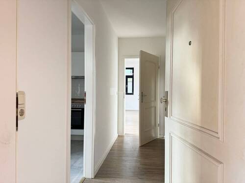 Vom Vorflur in die Erdgeschoss-Wohnung gesehen - Etagenwohnung mit 167,00 m² in Schwerin zum Kaufen