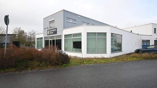 Moderne Architektur - Halle zur Miete in Berg bei Neumarkt in der Oberpfalz / Loderbach