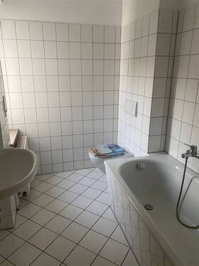Tageslichtbad mit Wanne - 