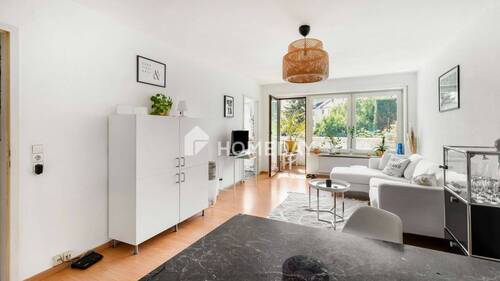 Wohnzimmer 1 - Willkommen in Ihrem neuen Zuhause: Licht durchflutet, klar geschnitten und mit Balkon