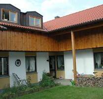 Ehemaliger Winkelbungalow mit Gartenidylle: Charmante Erdgeschosswohnung mit viel Raum und Potenzial - Waldkraiburg