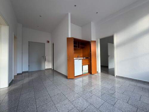 Eingangsbereich mit Teeküche - 4 Zimmer Büro in Leipzig