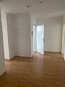 Flur mit Blick zum Eingang - 