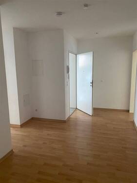 Flur mit Blick zum Eingang - 