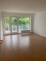 helles Wohnzimmer mit Balkonzugang - 3 Zimmer Etagenwohnung in Wurzen