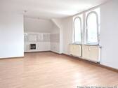 Bereich Wohnzimmer + Küche - Schöne kleine 2-Raum-DG-Wohnung zum fairen Preis !