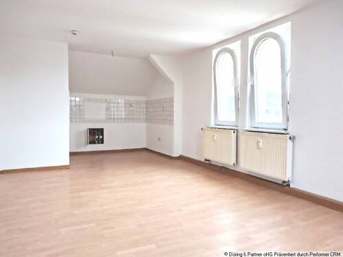 Bereich Wohnzimmer + Küche - Schöne kleine 2-Raum-DG-Wohnung zum fairen Preis !