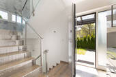 Moderner Eingangsbereich im Hinterhaus - 