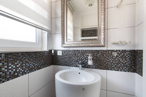 Stilvolles Gäste-WC im Hinterhaus - 