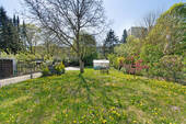 Weitläufiger Garten mit Potenzial - 