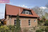 Gartenansicht - Charmantes Einfamilienhaus mit schönem Garten