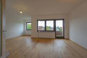 Wohnen/Essen/Kochen - Erstbezug nach Sanierung! Moderne 2-Zimmer-Wohnung mit Einbauküche und Westbalkon im 1. OG