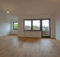 Erstbezug nach Sanierung! Moderne 2-Zimmer-Wohnung mit Einbauküche und Westbalkon im 1. OG - Roth