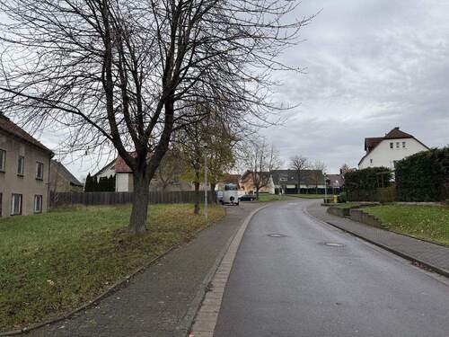 Straßenansicht nach Osten - Grundstück zum Kaufen in Rötha / Pötzschau
