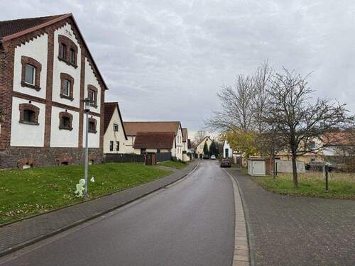 Straßenansicht nach Westen - Grundstück in Rötha / Pötzschau