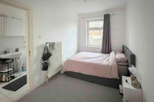 Schlafzimmer - 2 Zimmer Einfamilienhaus zum Kaufen in Hamburg