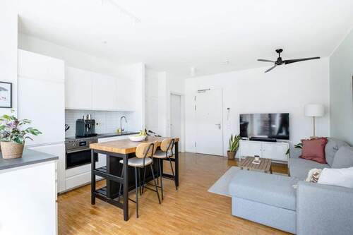 Wohnzimmer mit offener Küche - Etagenwohnung mit 59,00 m&sup2; in Berlin zum Kaufen