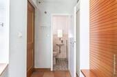 Eingangsbereich mit Gäste-WC - 