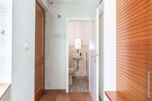 Eingangsbereich mit Gäste-WC - 