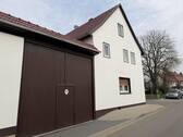 Straßenansicht - Hof mit riesigem Potenzial - Scheune, Innenhof & Garten