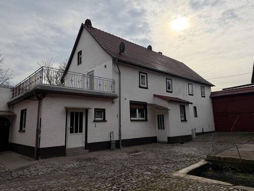 Hofansicht - 9 Zimmer Bauernhaus, Landhaus zum Kaufen in Werningshausen