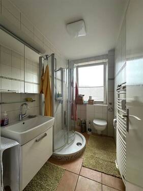 Badezimmer mit Dusche - 