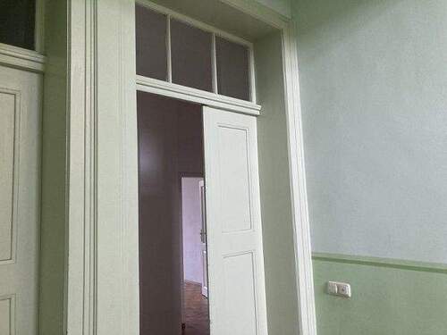 EINGANG ZUR WOHNUNG - 