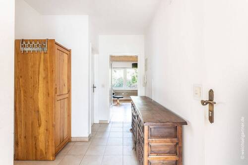 Flur mit Blick ins Wohnzimmer - 