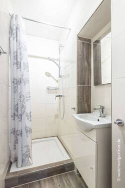 Duschbad in der Garage - 