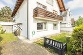 Vorgarten und westliche Garage - 