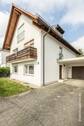 Eingang mit nördlicher Garage - 3 Zimmer Terrassenwohnung in München