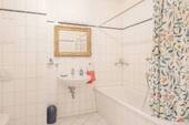 Bad mit Wanne - 