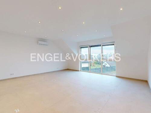 großzügiges Schlafzimmer im OG - 