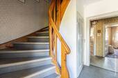 Eingangsbereich mit Treppe - 