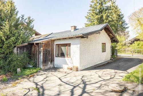 Nebengebäude mit Garage - 