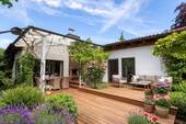 Außenansicht Visualisierung - Wohnen auf einer Ebene! Exklusiver Reiheneck-Bungalow in begehrter und ruhiger Lage von Königsbrunn