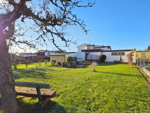 Gartenanlage - 4 Zimmer Doppelhaushälfte in Coburg