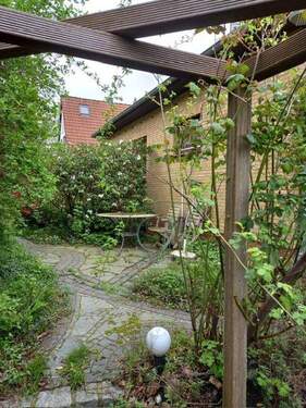 Sitzmöglichkeit vor dem Haus - 