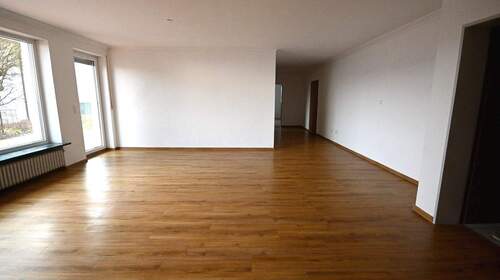 ...mit gemütlichem Wohn-/Essbereich... - 3 Zimmer Etagenwohnung zur Miete in Dietfurt an der Altmühl