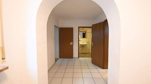 Geräumiger Eingangsbereich - 