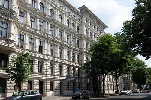 Außenansicht - Komfortabel und modern - 2-Zimmer-Altbauwohnung im denkmalgeschützten Riehmers Hofgarten