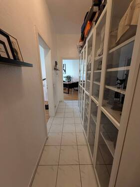 Flur - Etagenwohnung mit 83,50 m&sup2; in Stuttgart zur Miete