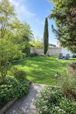 Sonntag im sonnigen Garten.jpg - 