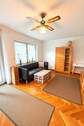 Helles Wohnzimmer mit Palettentisch.jpg - 