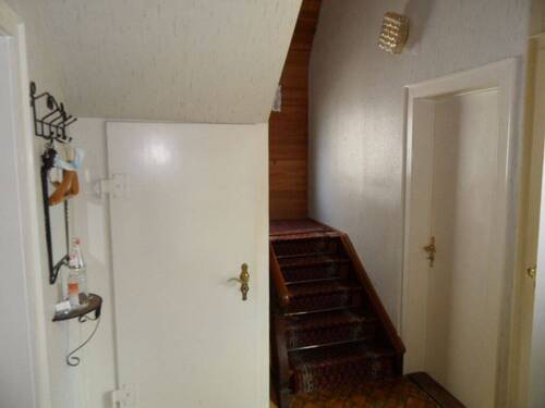 Flur EG und Treppenaufgang DG - 