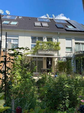 Hausansicht - 5 Zimmer Reihenmittelhaus zum Kaufen in Stuttgart