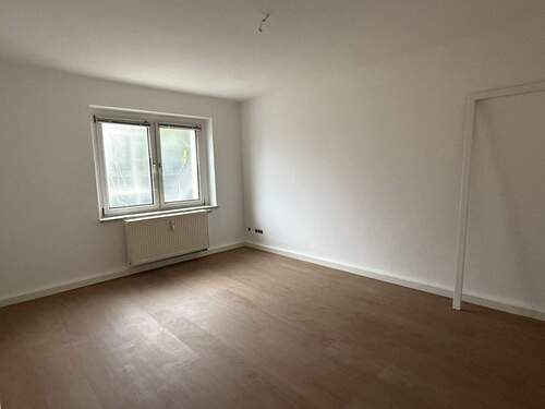 Wohnzimmer - 2 Zimmer Etagenwohnung zur Miete in Reinsdorf