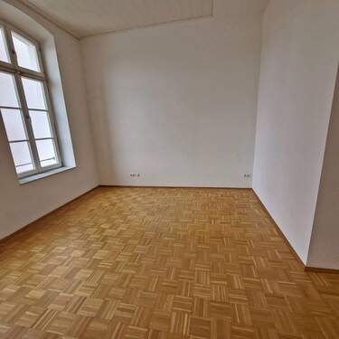 Parkett im Wohnzimmer - Etagenwohnung mit 47,00 m&sup2; in Schwerin zur Miete