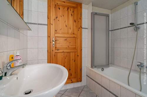... Wanne inklusive Duschvorrichtung. - 